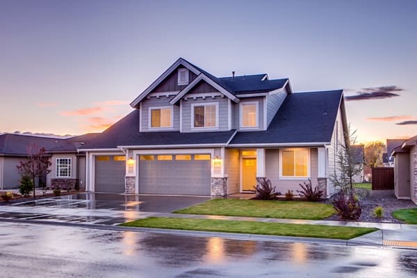 Stein Hauskaufberatung mit Immobiliengutachter